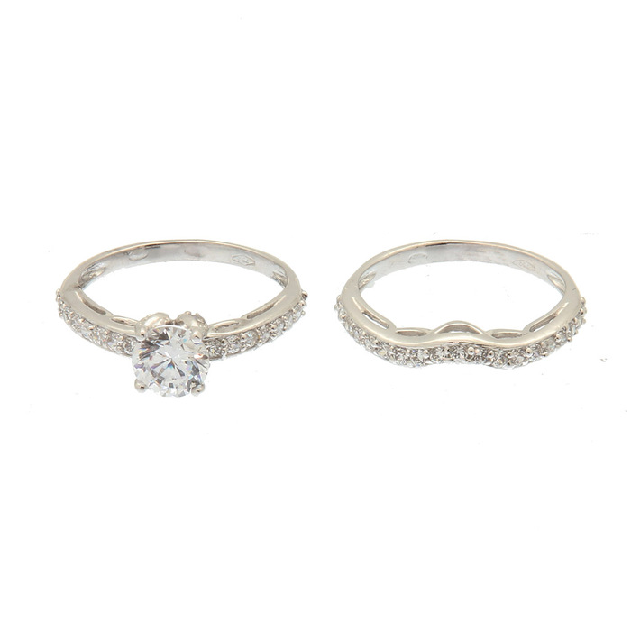Solitaire accomapgné 4 griffes serti grain ( prix pour le solitaire seul)  en Or 750 / 1000 (18K)