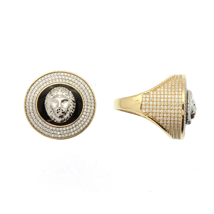 Chevalière tête de lion ronde avec onyx synthétique et pavage d'oxyde sur la table et les cotés  en Or 750 / 1000 (18K)