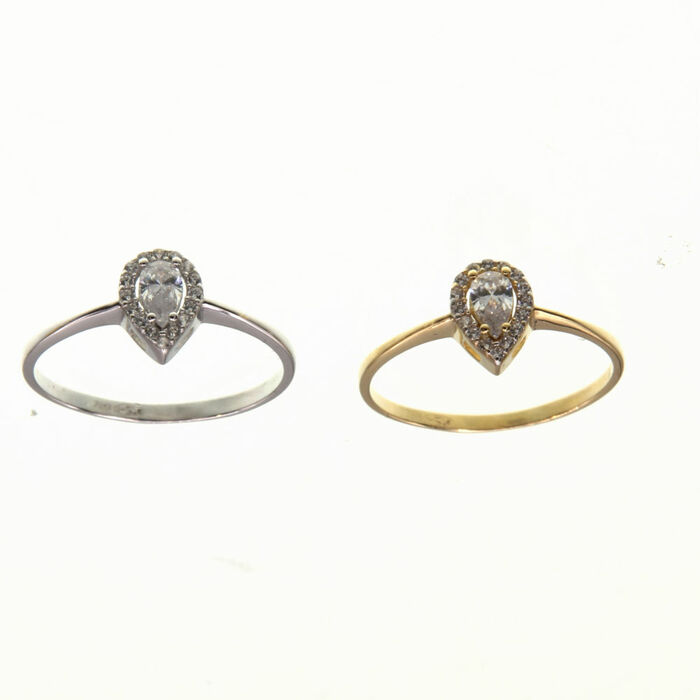 Bague motifSolitaire avec entourage et centre taille poire  en Or 750 / 1000 (18K)