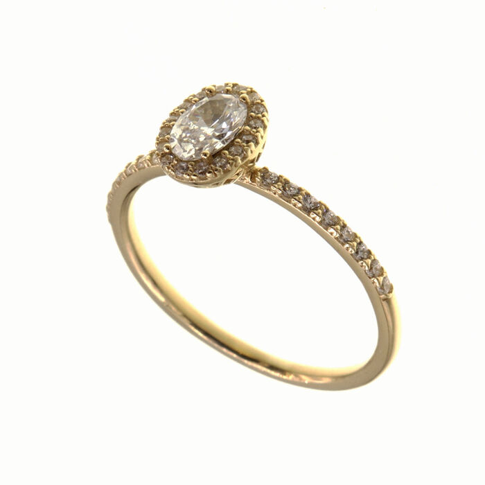 Solitaire entourage ovale blanche  en Or 750 / 1000 (18K)