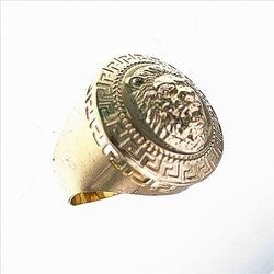 Chevalière table ronde tete de lion et motifs grec  en Or 750 / 1000 (18K)