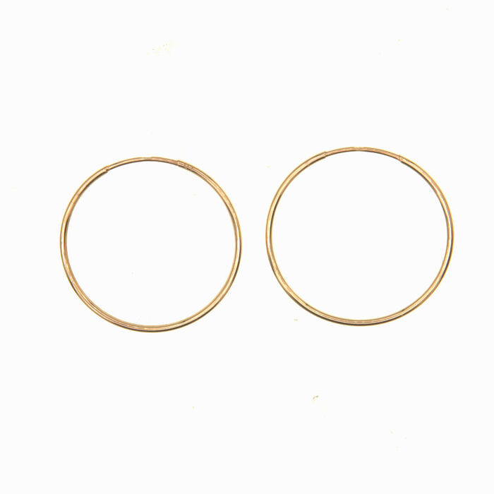 Paire de créoles lisses  en Or 750 / 1000 (18K)
