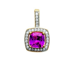 améthiste synthétique 4 griffes avec entourage coussin  en Plaqué Or