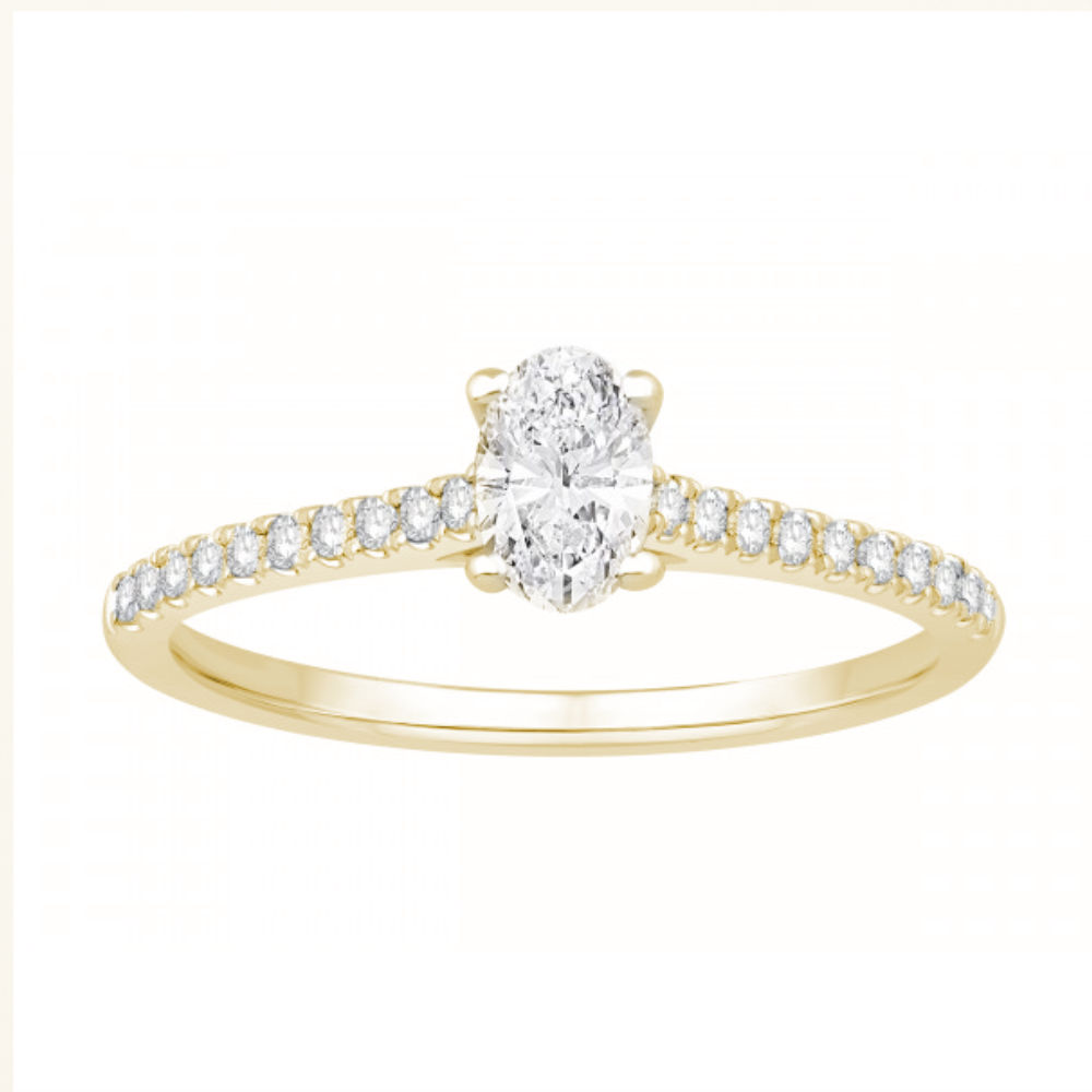 Solitaire accompagne centre oval 0.30 + 0.13Ct sur les cotés en Or 750 / 1000 (18K)